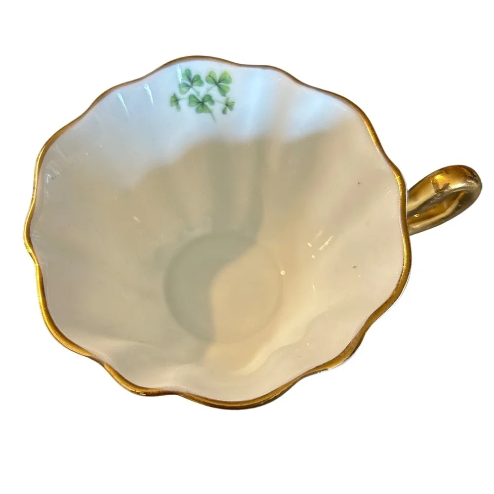 Royal Tara Fine Bone China Teacup Souvenir of Ireland Spinning Wheel‎ Shamrocks